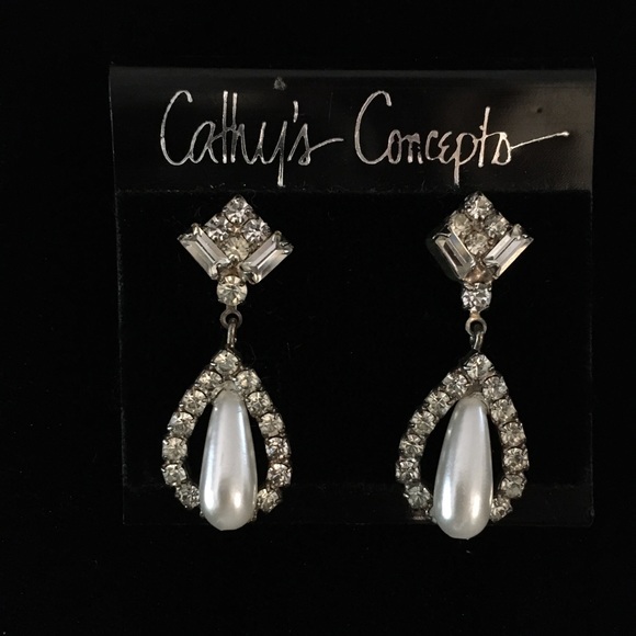 Beautiful Vintage Pearl and Crystal Earrings - Picture 1 of 6